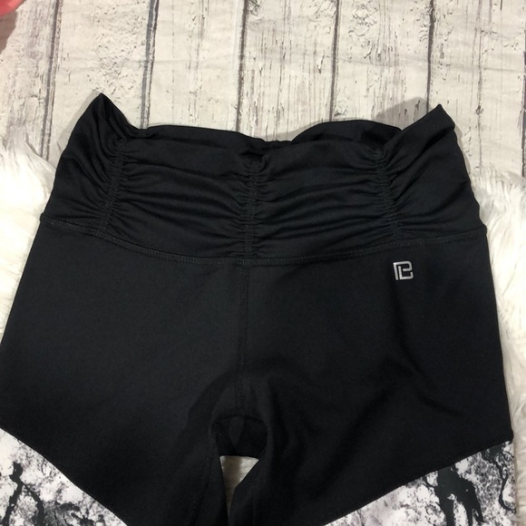 Body Language Revolve Scrunch Marble Crop Leggings - Picture 11 of 12